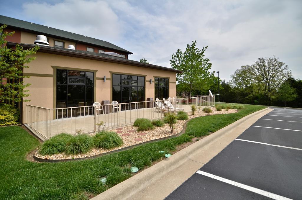 Comfort Inn & Suites Branson Meadows Exterior photo